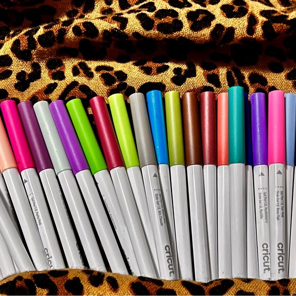Cricut Gel Pen Set NWOT - Picture 3 of 4